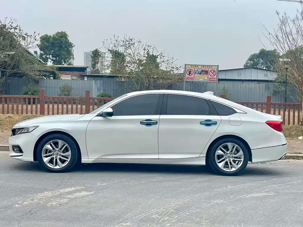 Honda Accord — фото 6