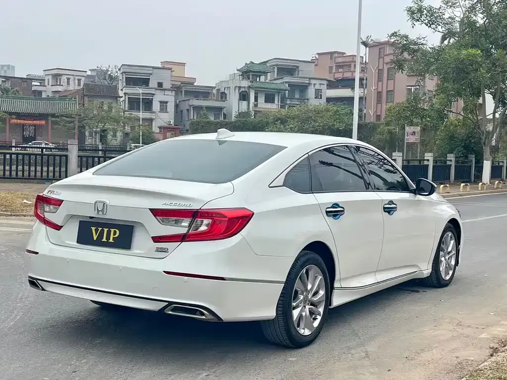 Honda Accord — фото 4