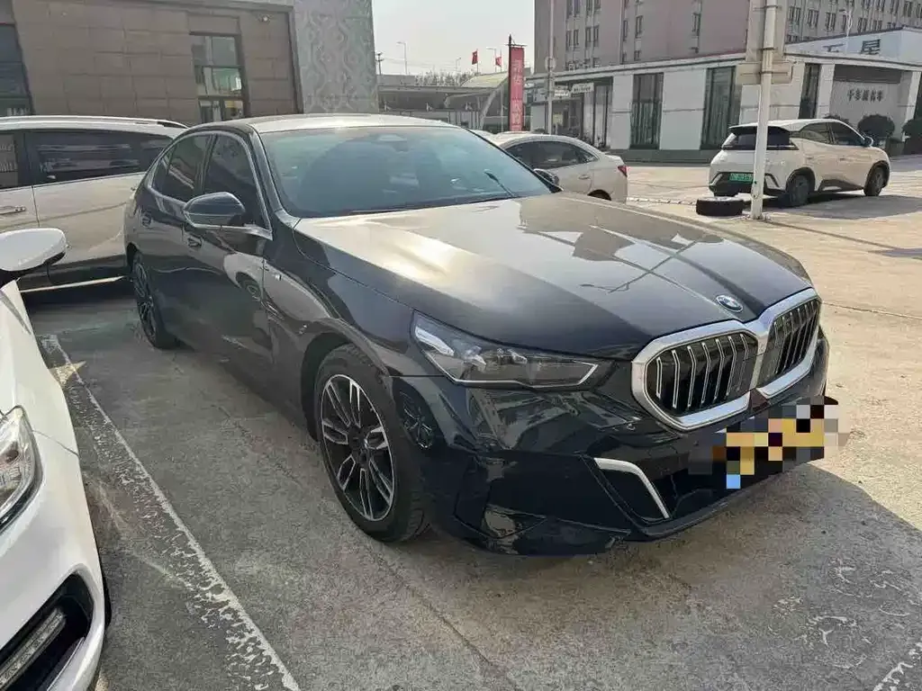 BMW 5 Series — фото 1