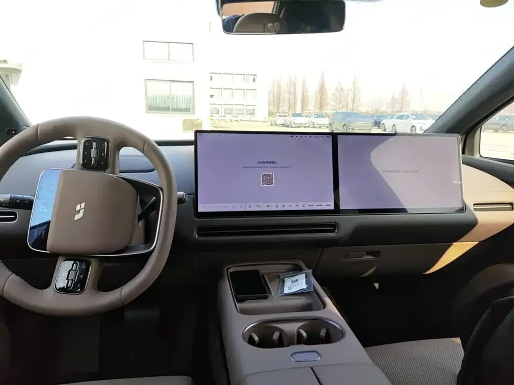 Li Auto i6 — фото 3