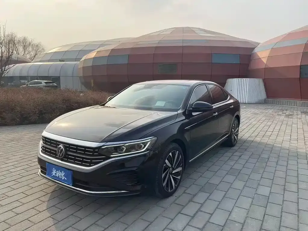 Volkswagen Passat — фото 1