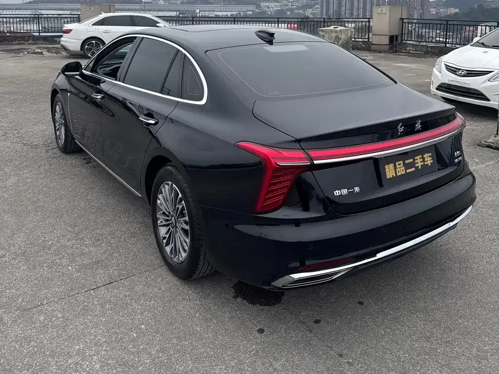 Hongqi H5 — фото 10