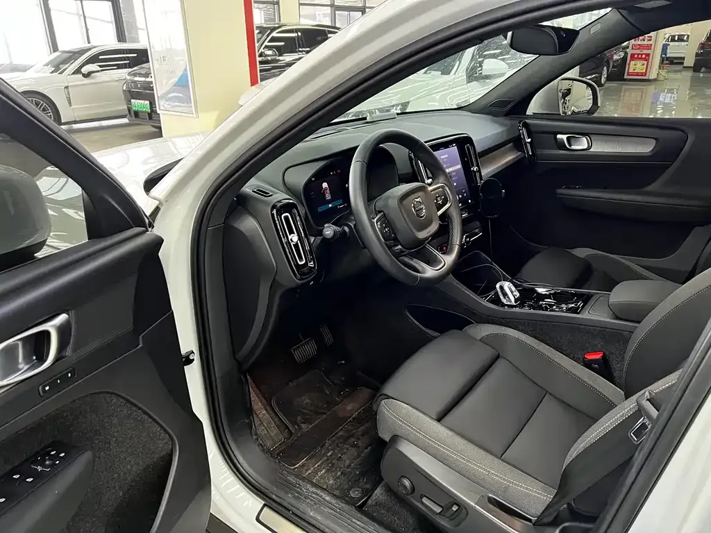 Volvo XC40 2023 из CN, фото 9