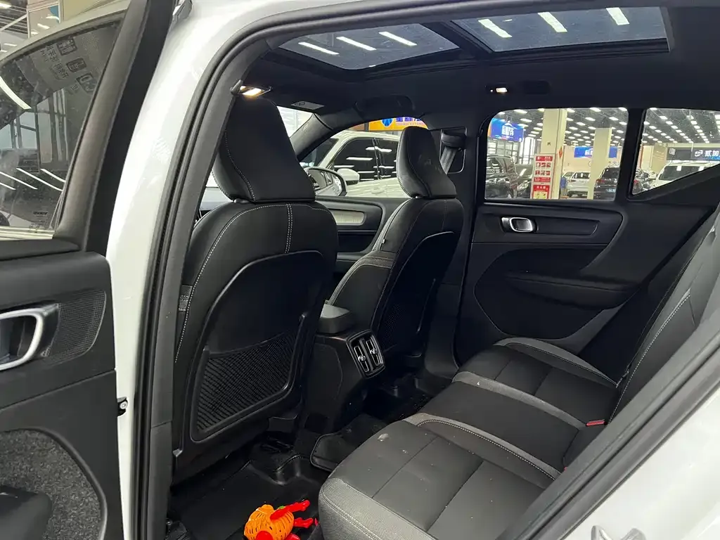 Volvo XC40 2023 из CN, фото 6