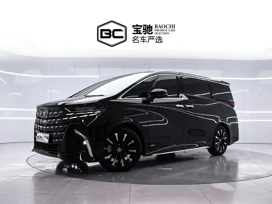Toyota Alphard — фото 1
