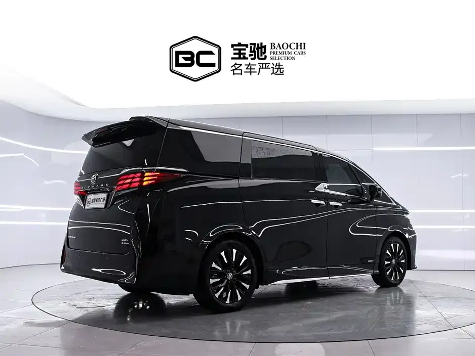 Toyota Alphard — фото 5