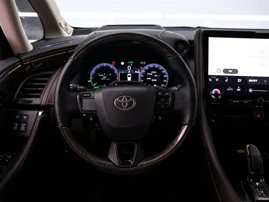 Toyota Alphard — фото 6