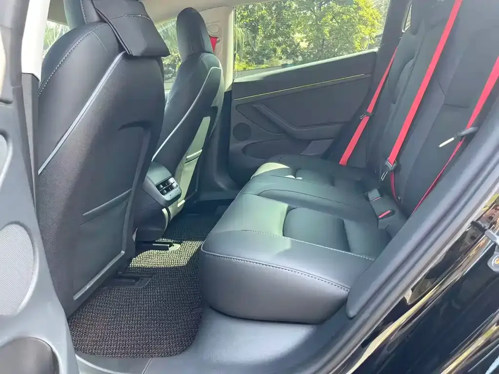 Tesla Model 3 — фото 10