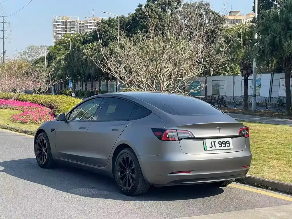 Tesla Model 3 — фото 9