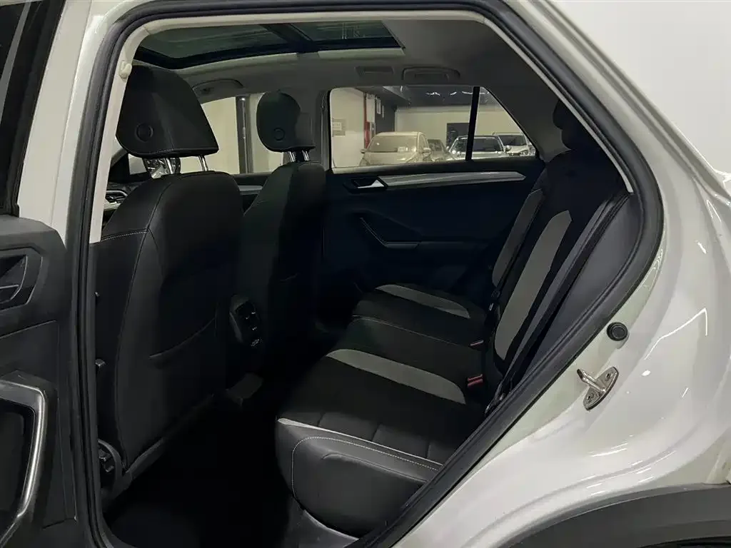 Volkswagen T-Roc 2023 из CN, фото 3