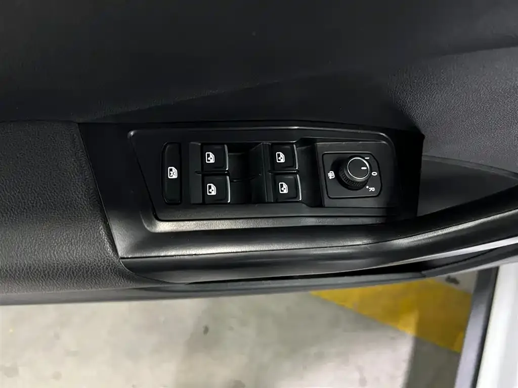 Volkswagen T-Roc 2023 из CN, фото 5