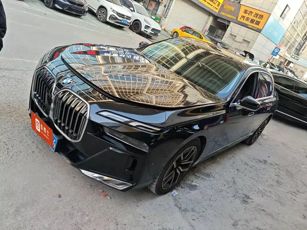 BMW 7 Series — фото 1