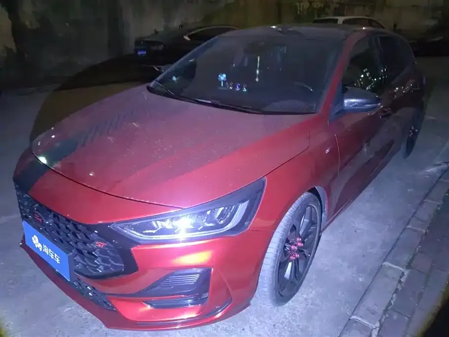 Ford Focus 2023 из CN, фото 1