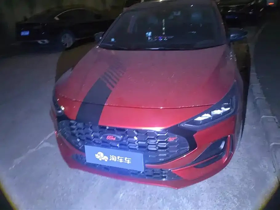 Ford Focus 2023 из CN, фото 4