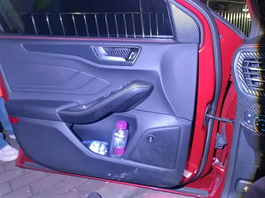 Ford Focus 2023 из CN, фото 6