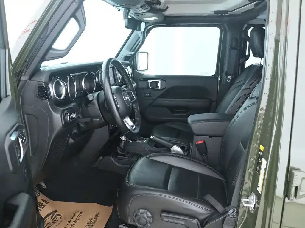 Jeep Wrangler — фото 10