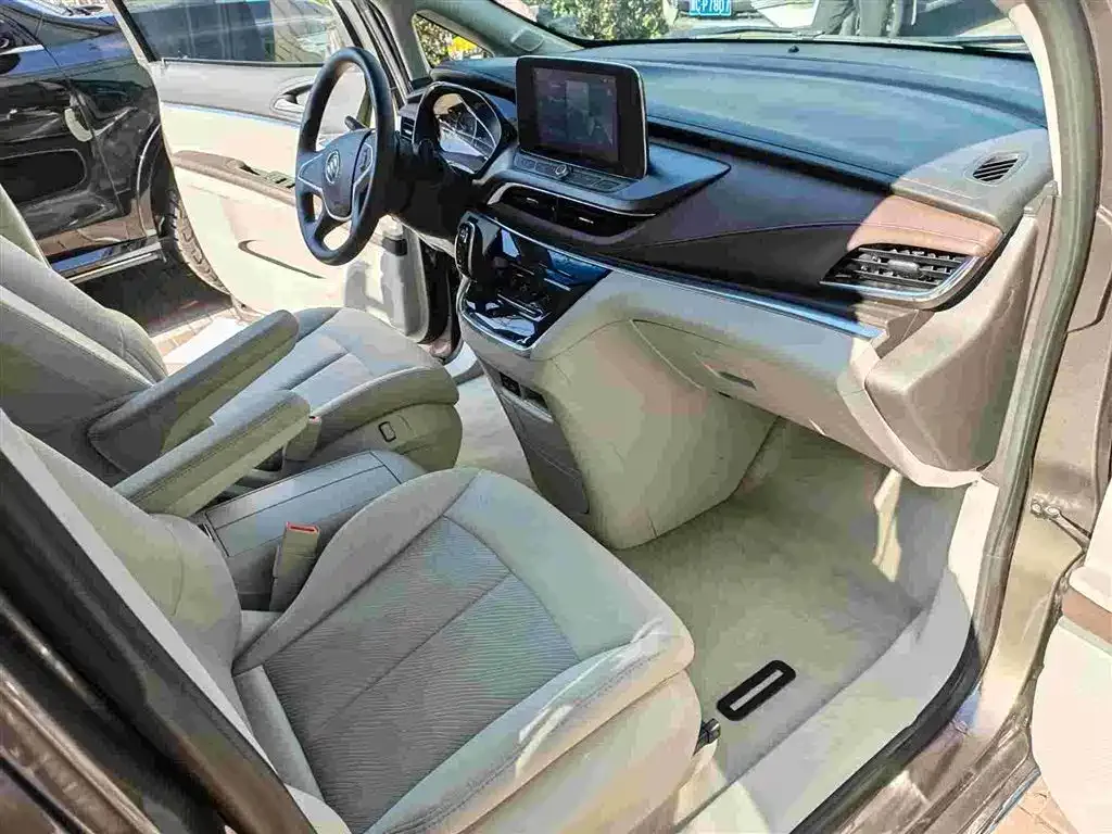 Buick GL8 2022 из CN, фото 3