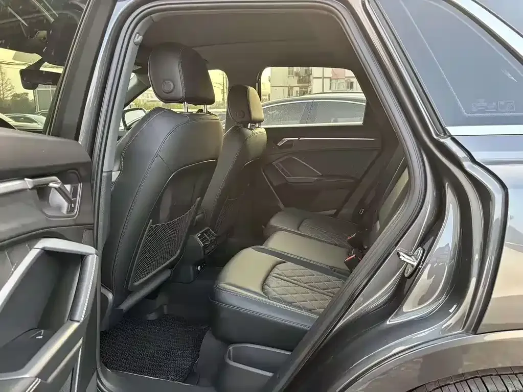 Audi Q3 2024 из CN, фото 2