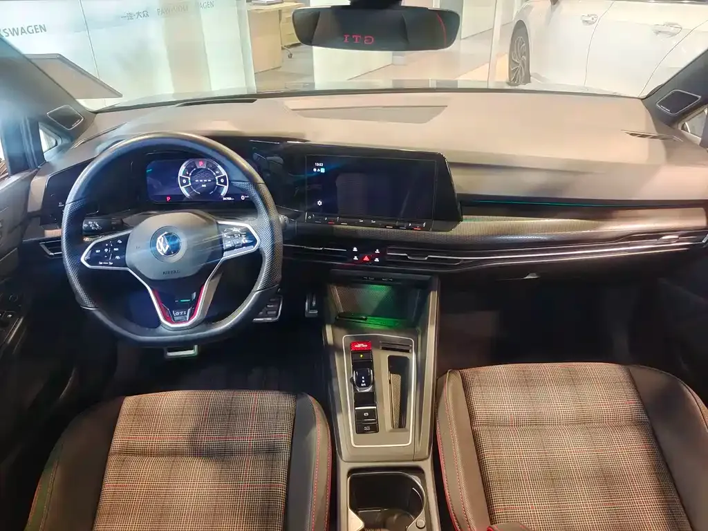 Volkswagen Golf GTI 2023 из CN, фото 4