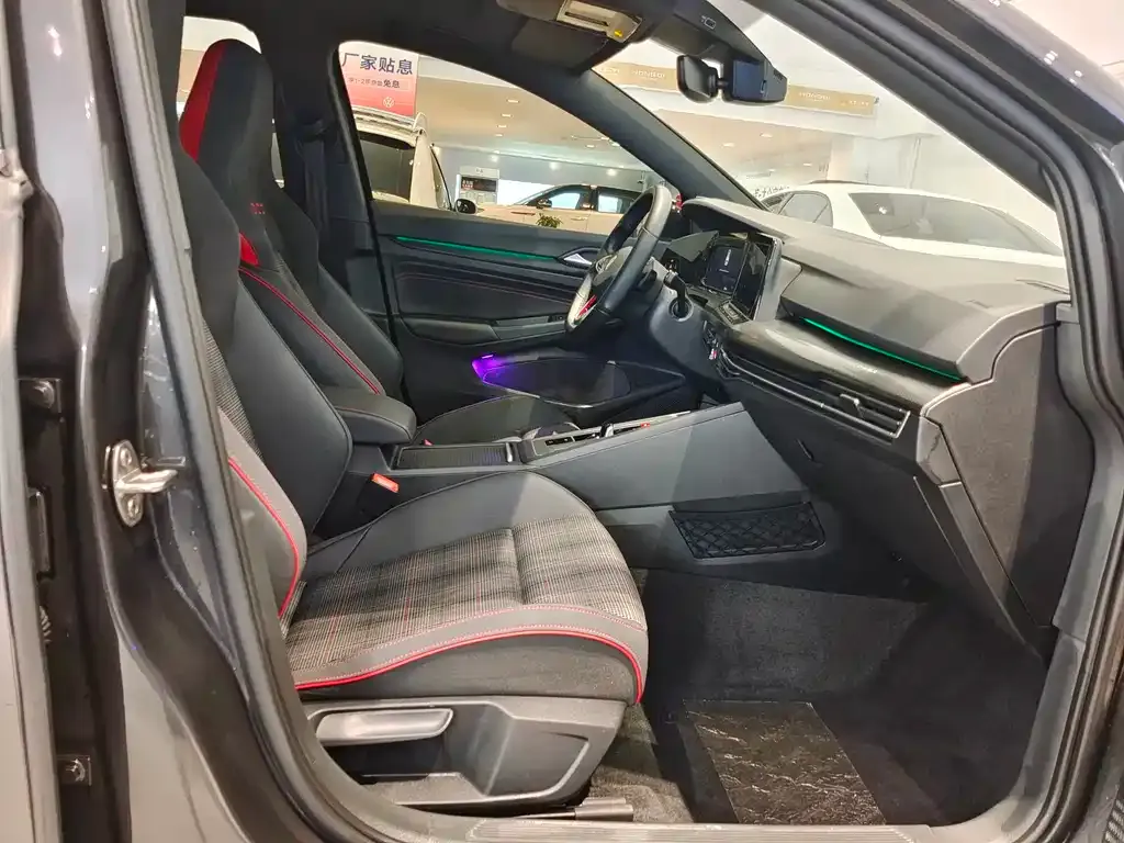 Volkswagen Golf GTI 2023 из CN, фото 6