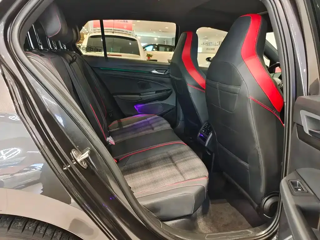 Volkswagen Golf GTI 2023 из CN, фото 9