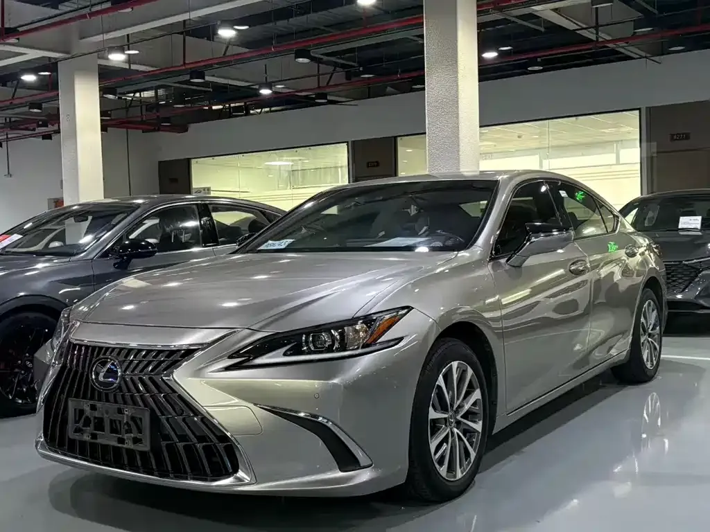 Lexus ES — фото 1