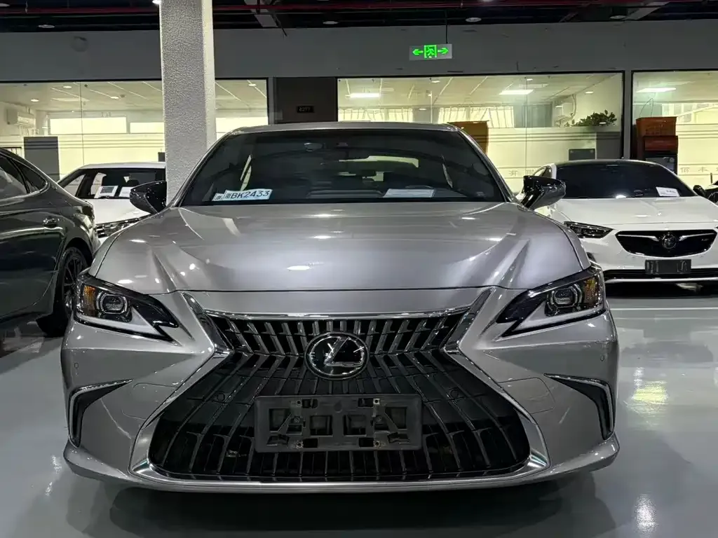 Lexus ES — фото 9