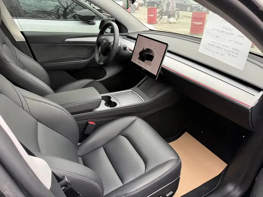 Tesla Model Y — фото 6