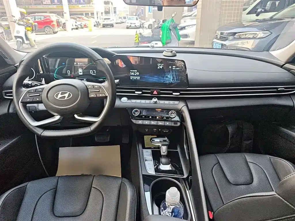 Hyundai Elantra — фото 2
