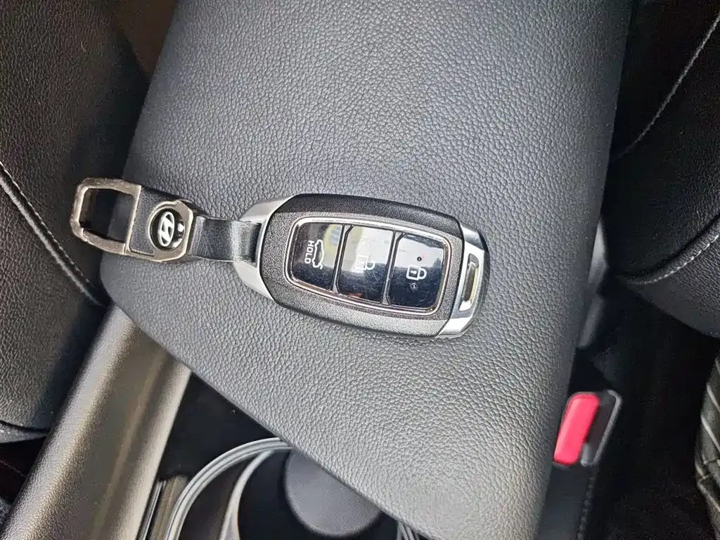 Hyundai Elantra — фото 3