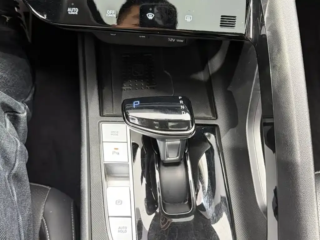 Hyundai Elantra — фото 10