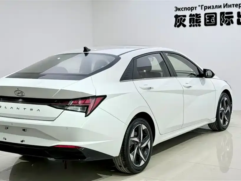 Hyundai Elantra — фото 2
