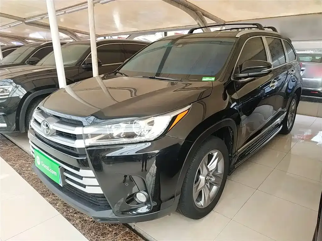 Toyota Highlander — фото 1
