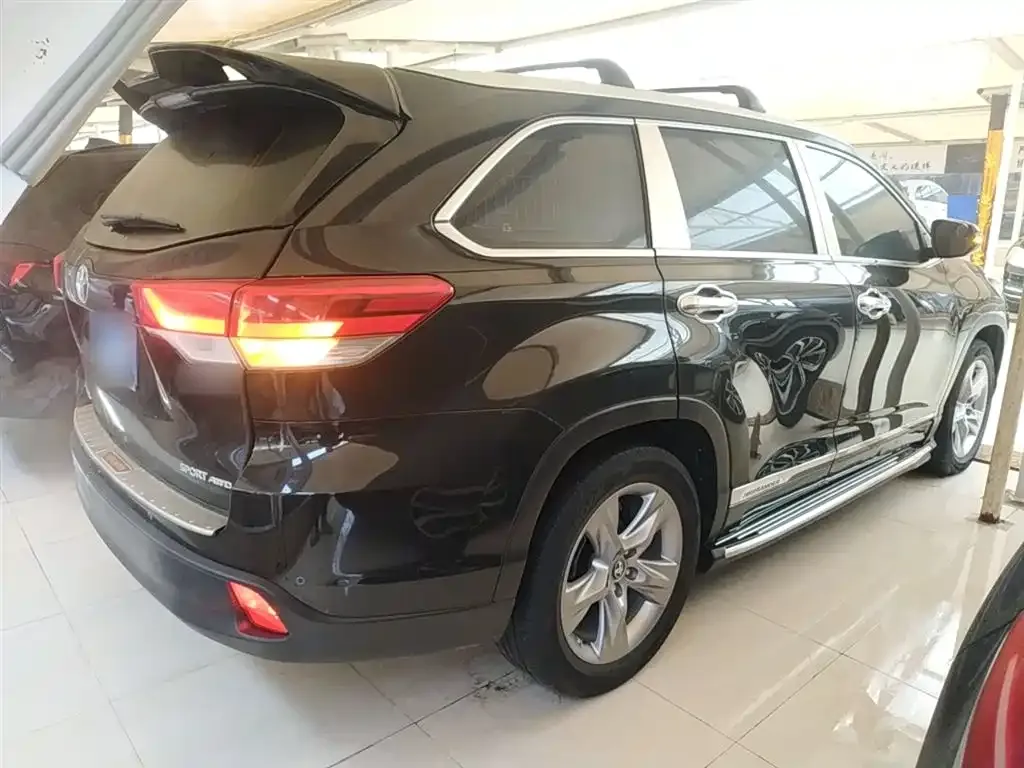 Toyota Highlander — фото 9