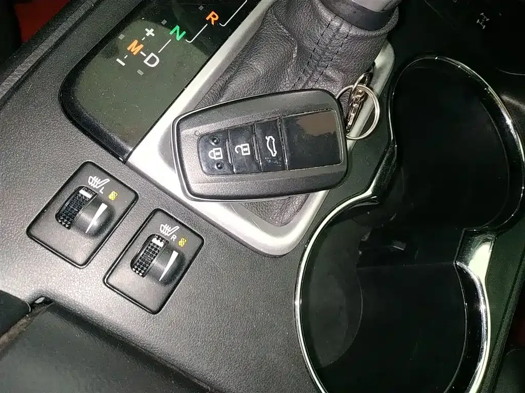 Toyota Highlander — фото 10
