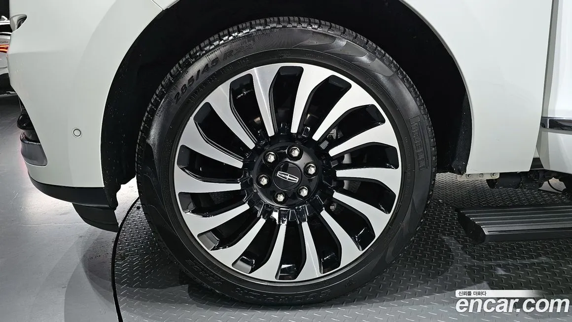 Lincoln Navigator 2023 из KR, фото 2