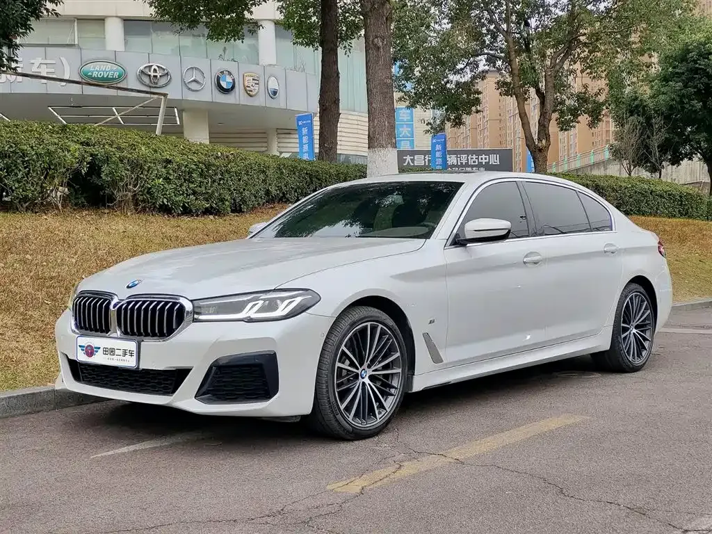 BMW 5 Series — фото 1