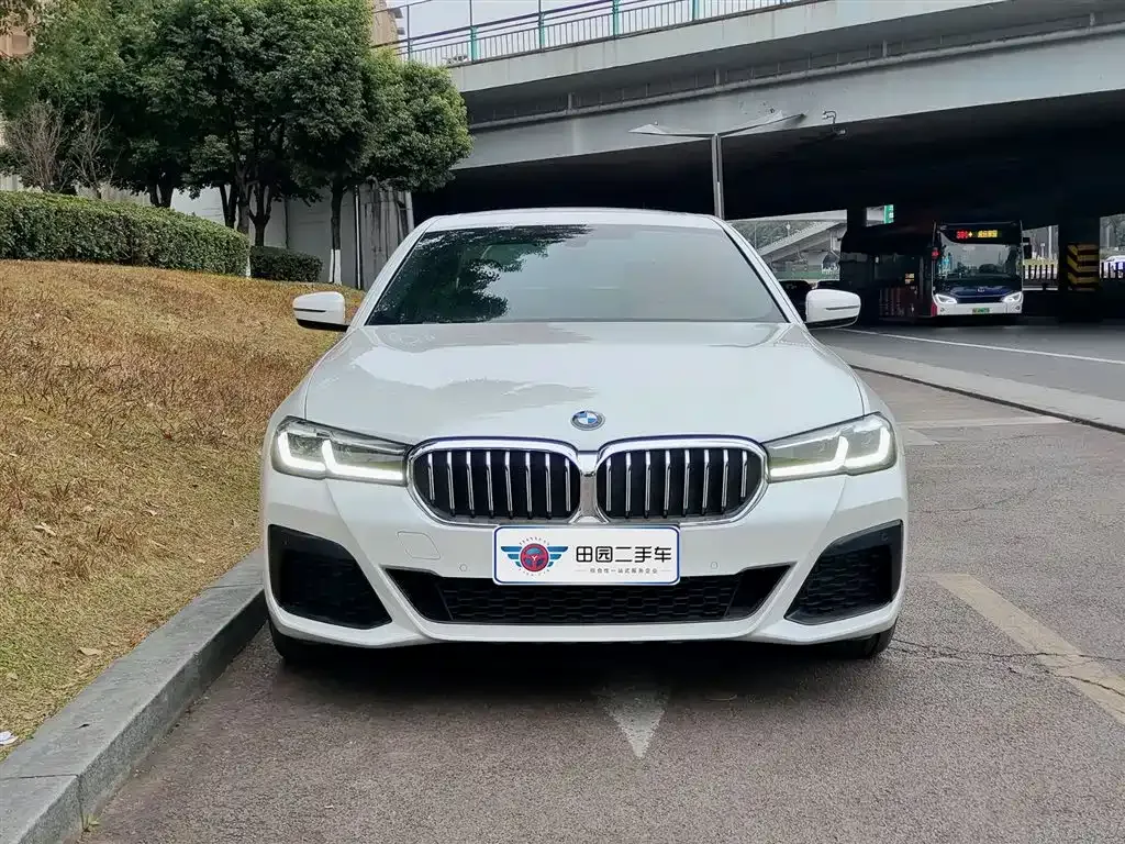 BMW 5 Series — фото 5