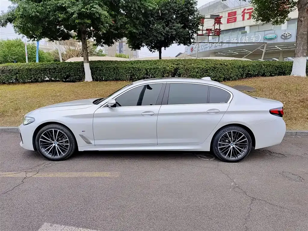 BMW 5 Series — фото 10