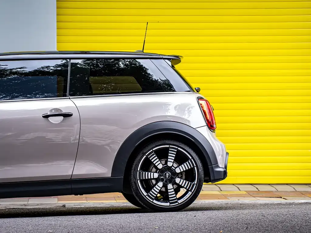 MINI Cooper (3-door) 2023 из CN, фото 6