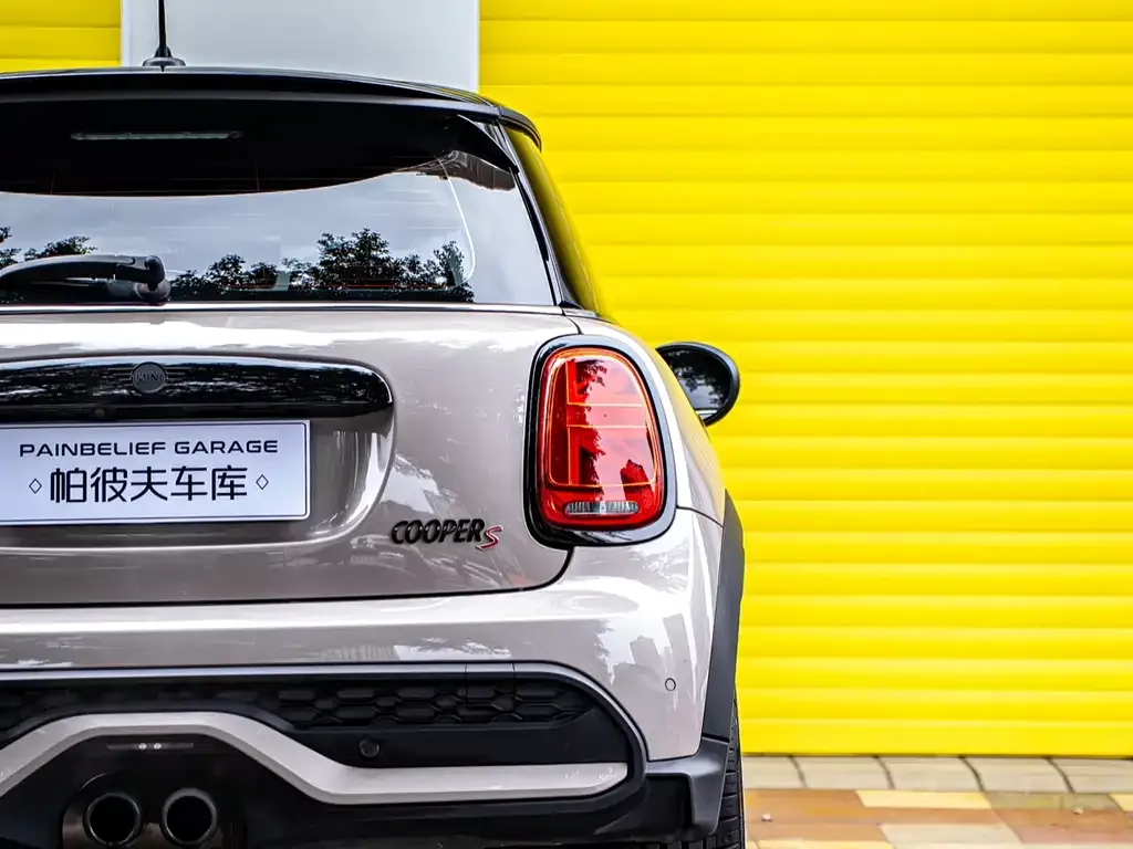 MINI Cooper (3-door) 2023 из CN, фото 2