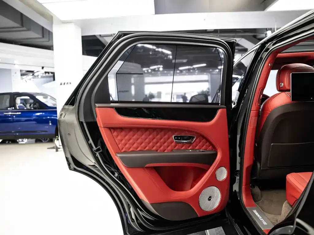 Bentley Bentayga 2022 из CN, фото 6