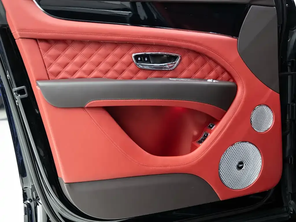Bentley Bentayga 2022 из CN, фото 7