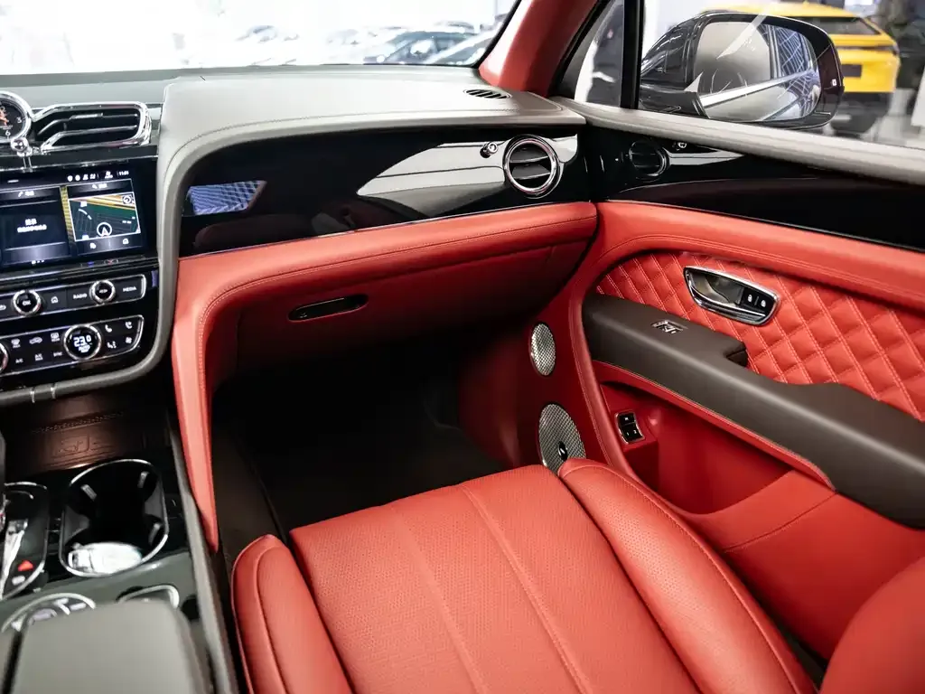 Bentley Bentayga 2022 из CN, фото 4