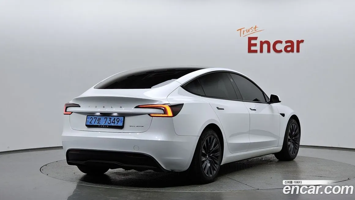 Tesla Model 3 — фото 9