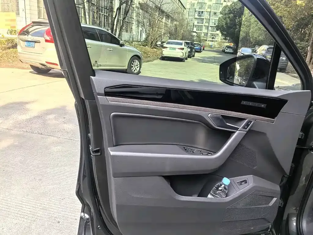 Volkswagen Touareg 2022 из CN, фото 4