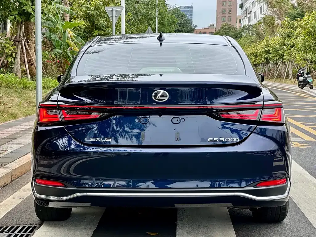 Lexus ES — фото 8