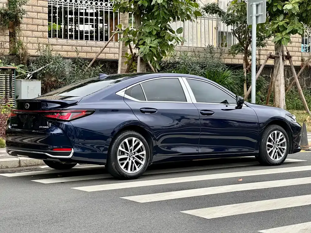 Lexus ES — фото 6