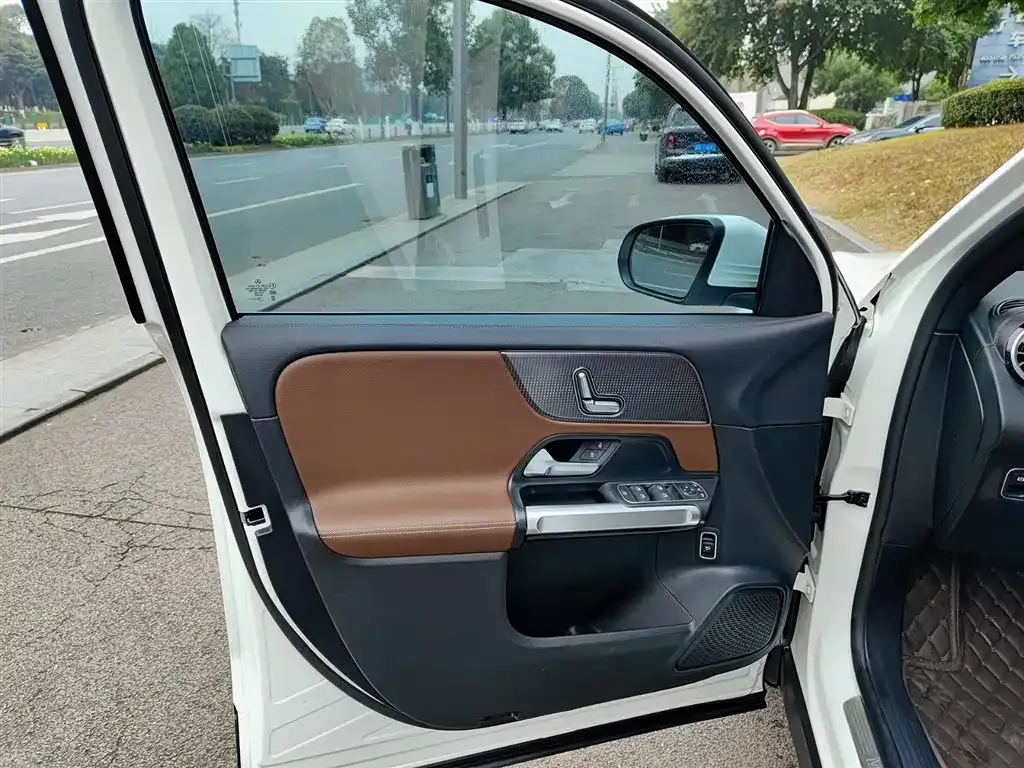 Mercedes-Benz GLB 2023 из CN, фото 4