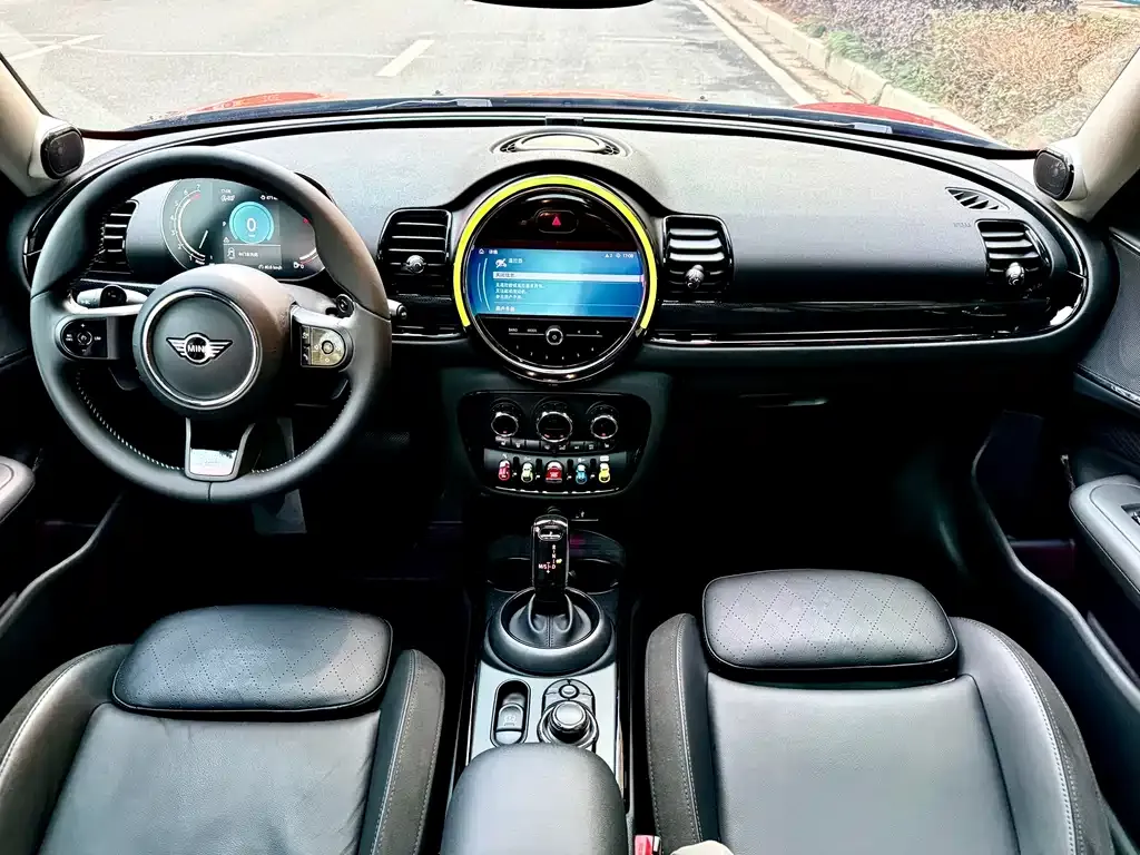 MINI Clubman — фото 3